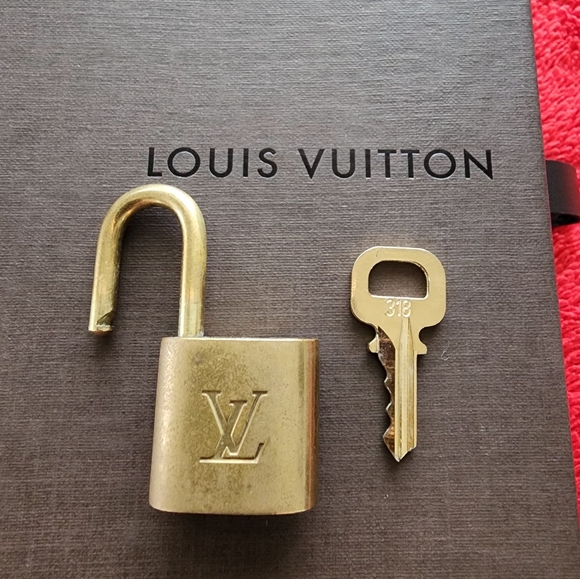 Louis Vuitton Lock & Key #318 - Picture 4 of 4